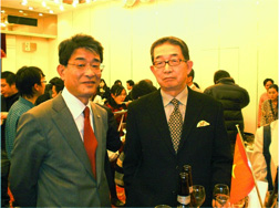 左：原田日本旅行本部長　右：織田専務理事